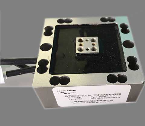 三軸力傳感器的精度和測量范圍是多少？